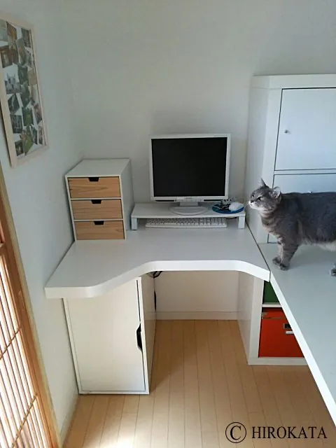 ホワイトテーブルカウンター
