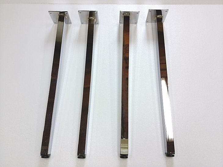 細長い角棒脚のクローム色詳細写真