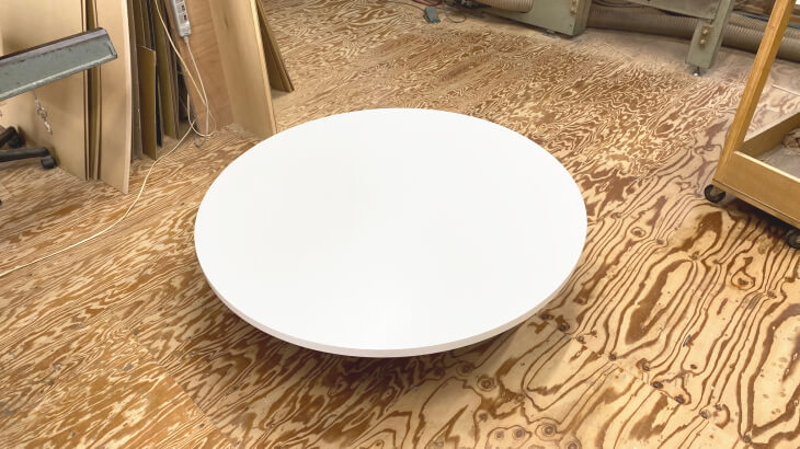 白色円形ダイニングテーブルの天板