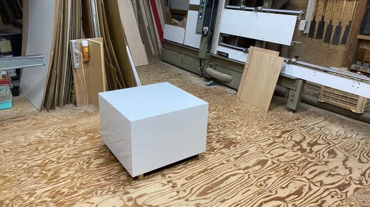 乾燥機を載せる台（白鏡面）