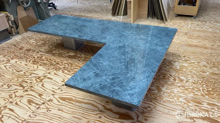 壁付け大型L字デスク(大理石柄)