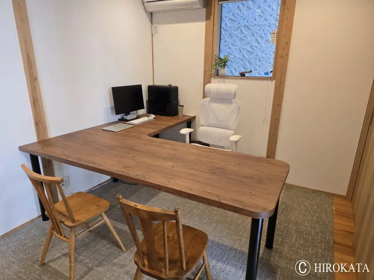 大型のL字型デスク