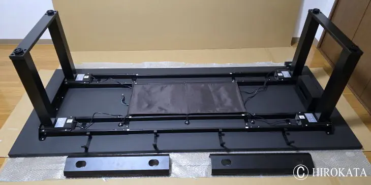 電動昇降脚への天板取り付け(電子線硬化樹脂化粧板XE-505K)