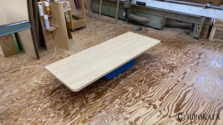 白木のように淡い木目柄のカウンターテーブル天板のオーダーメイド