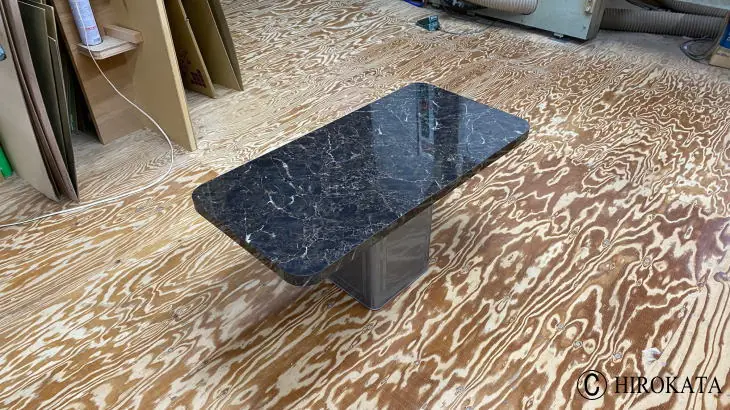 ローテーブルの天板（黒色系大理石柄鏡面）