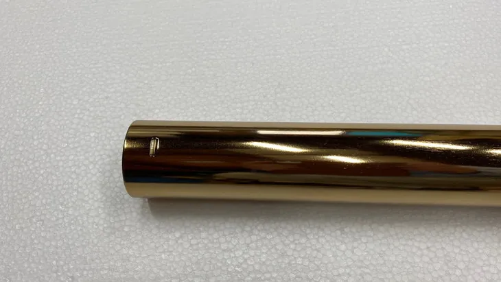 ゴールドカラーポール脚