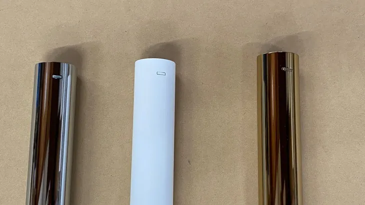 テーブル天板　脚　上部の写真